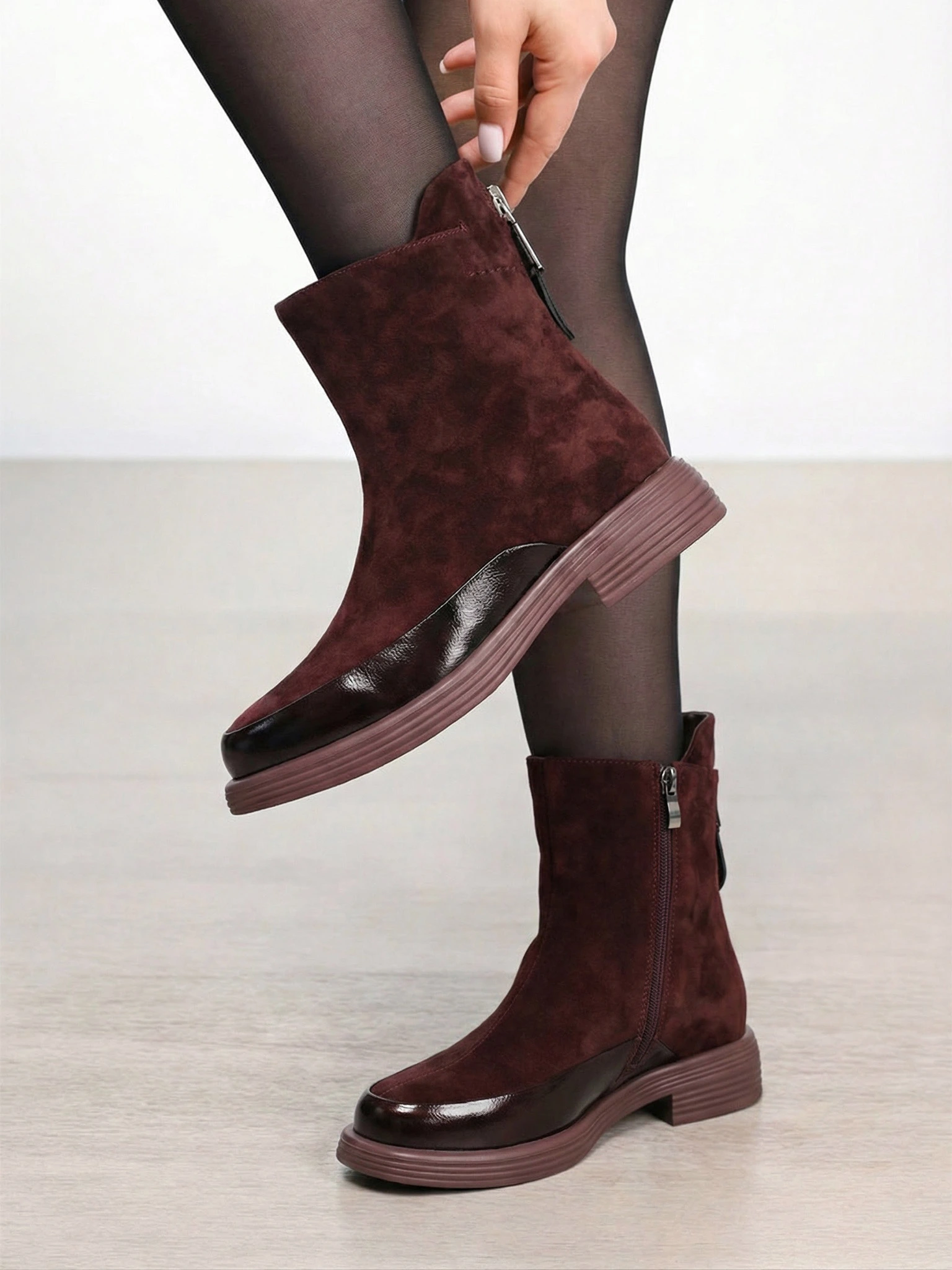 Ботинки бордового цвета на низком широком каблуке